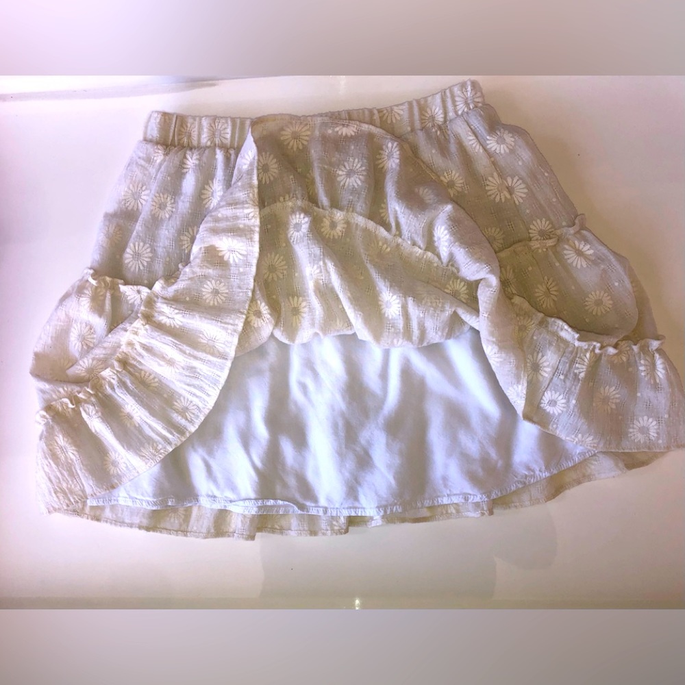 Show Me Your MuMu Lined Off White Daisy Printed Mini Skirt.  GUC. Size SMALL